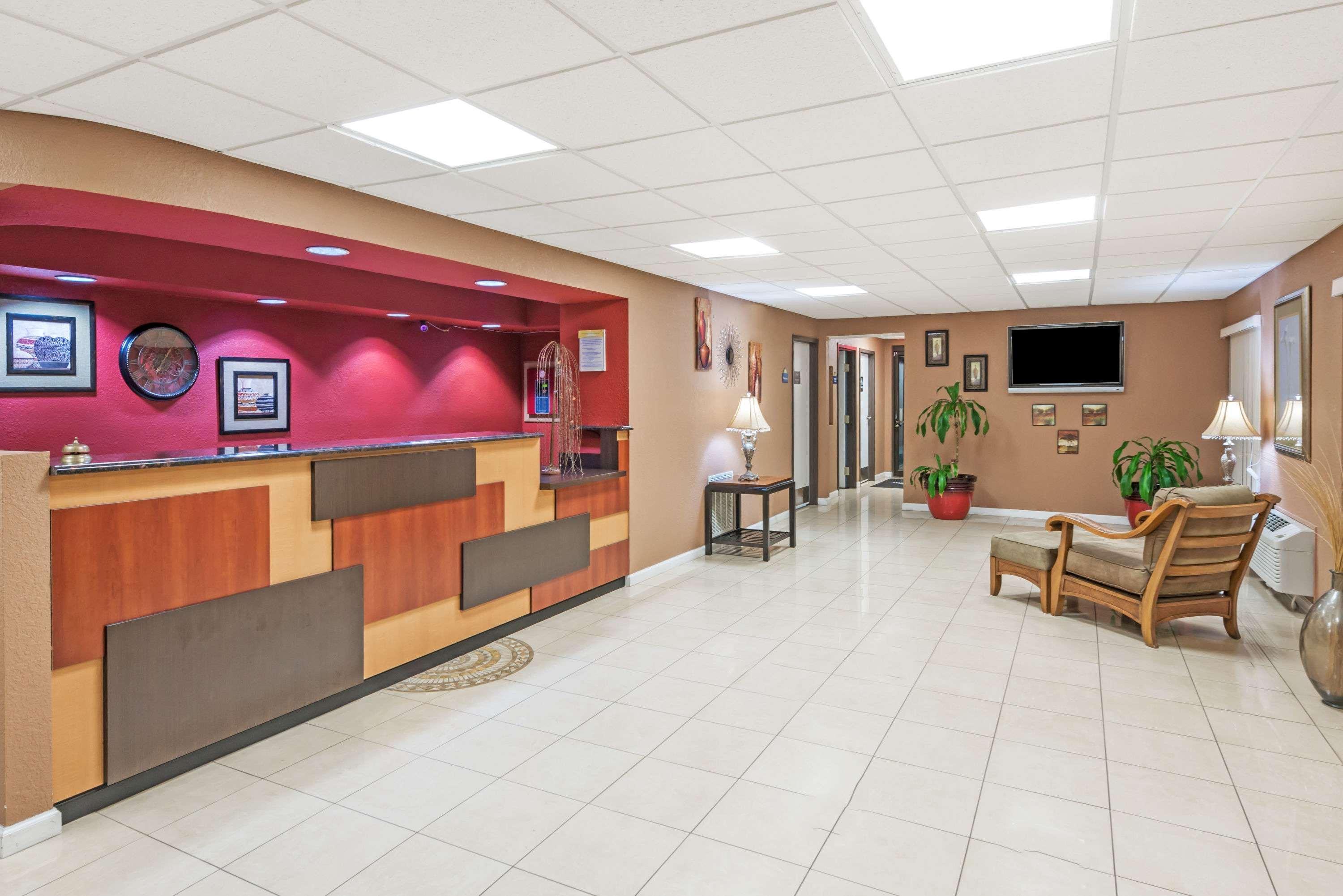 Days Inn By Wyndham New Market Exteriör bild